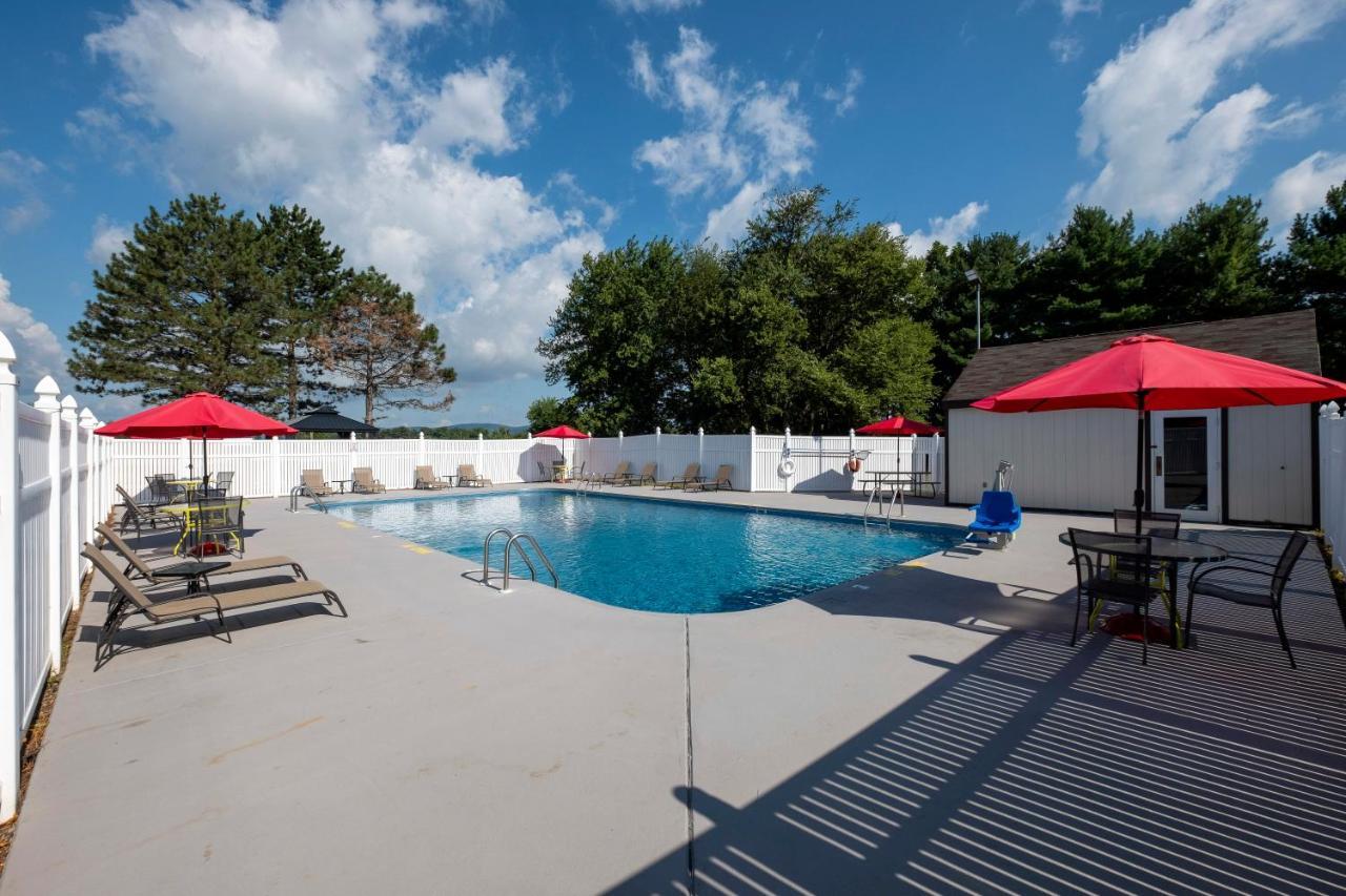 Red Roof Motel